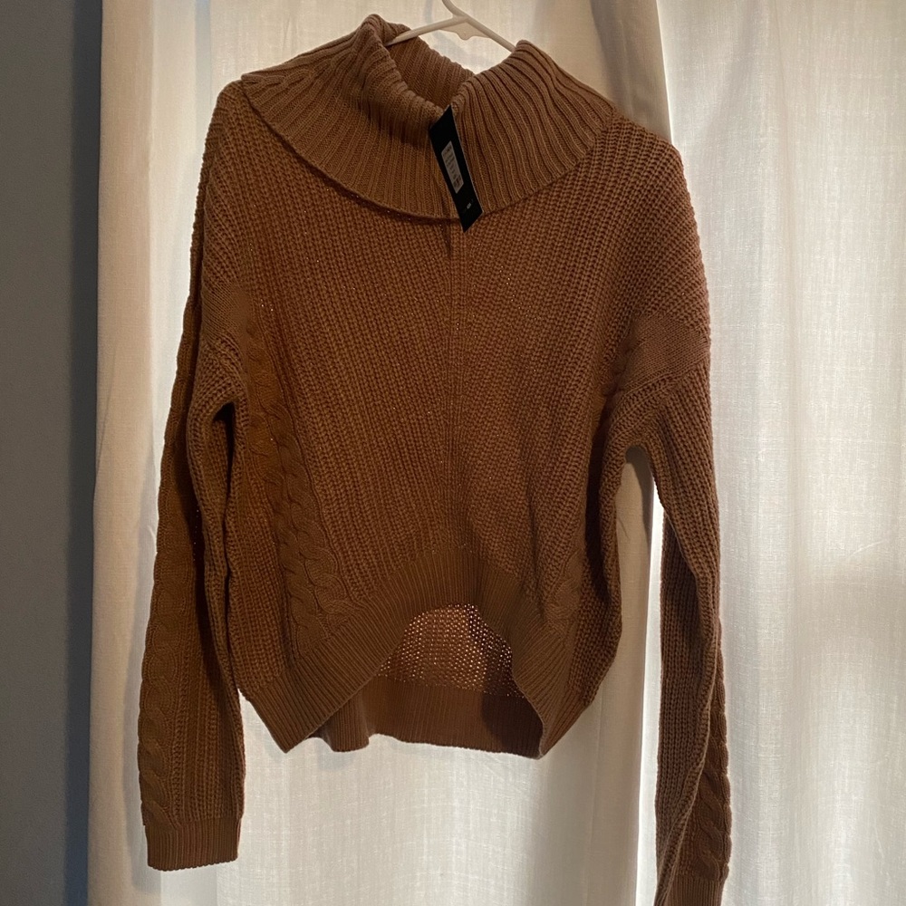 Cute crop sweater in a warm tan!